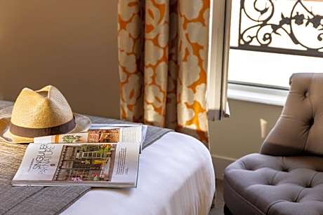 Superior Twin Room with Eiffel Tower View