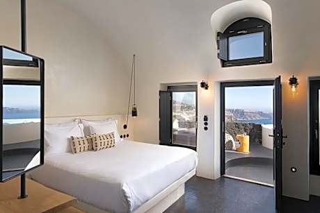 Executive Honeymoon Cave with Caldera View and Outdoor Hot Tub