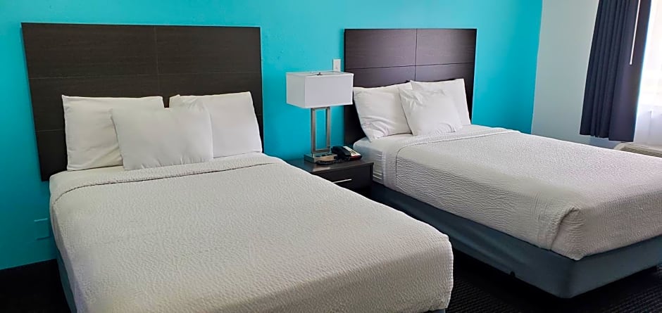 Travelodge by Wyndham Livonia/Canton/Novi Detroit Area