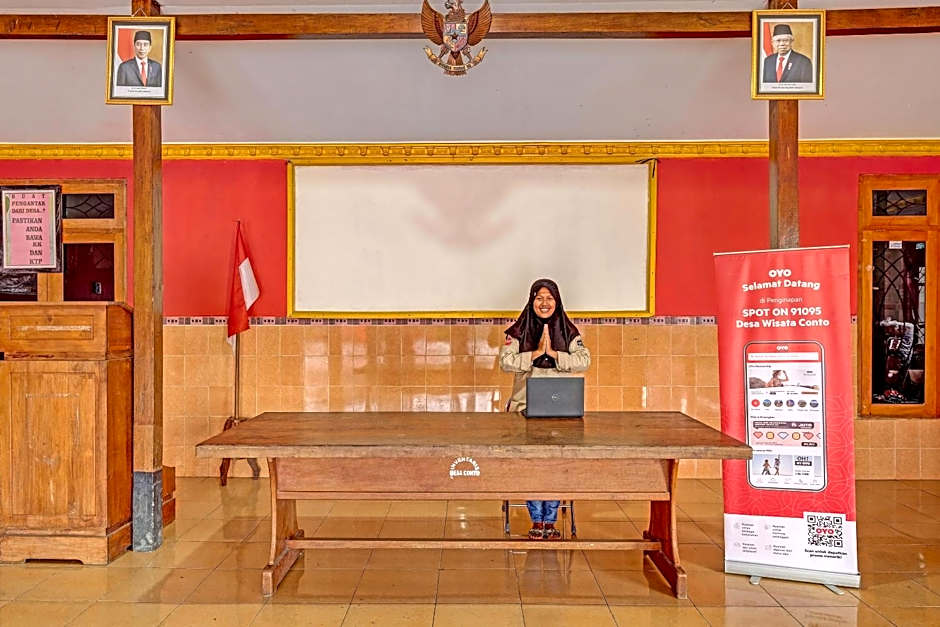 OYO Homes 91095 Desa Wisata Conto