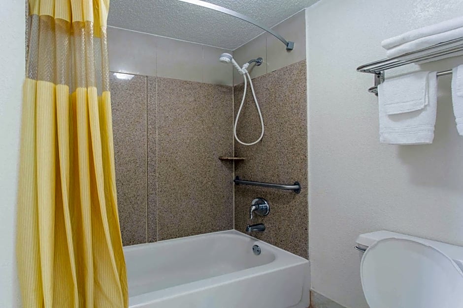 Days Inn by Wyndham Virginia Beach Town Center