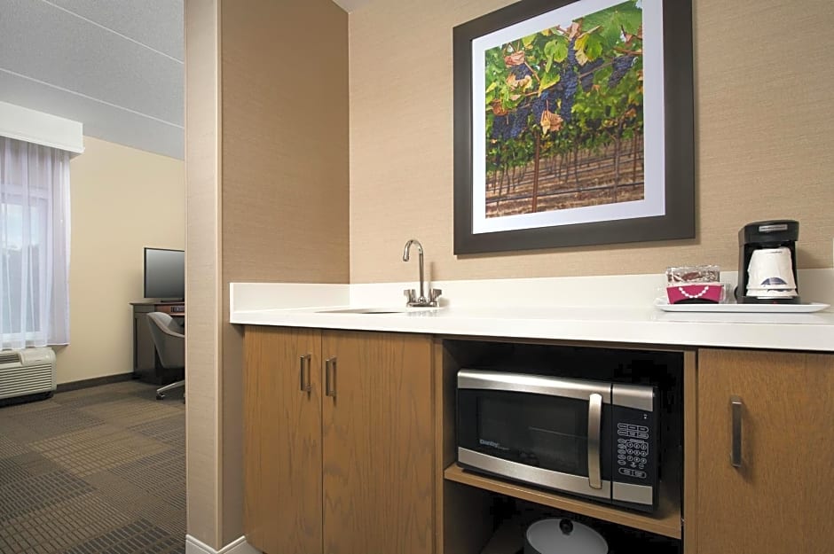Hampton Inn & Suites Falls Church