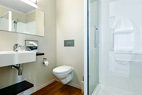 1 King Bed, 1 Single Bed, Nonsmoking, Upgrade