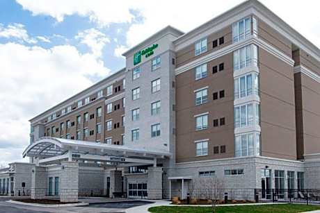Holiday Inn & Suites Farmington Hills - Detroit NW, an IHG Hotel By IHG
