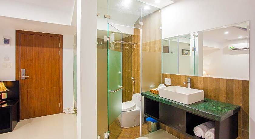 Riverside White House Hotel