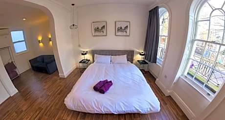 Family Room Ensuite with Air Conditioning