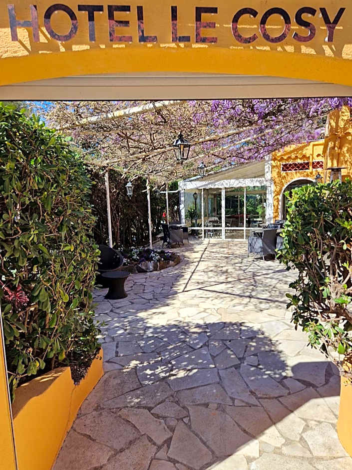 Le Cosy