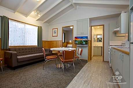 Deluxe Cabin B (5 Guests)