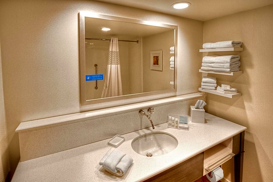 Hampton Inn and Suites Asheville Airport