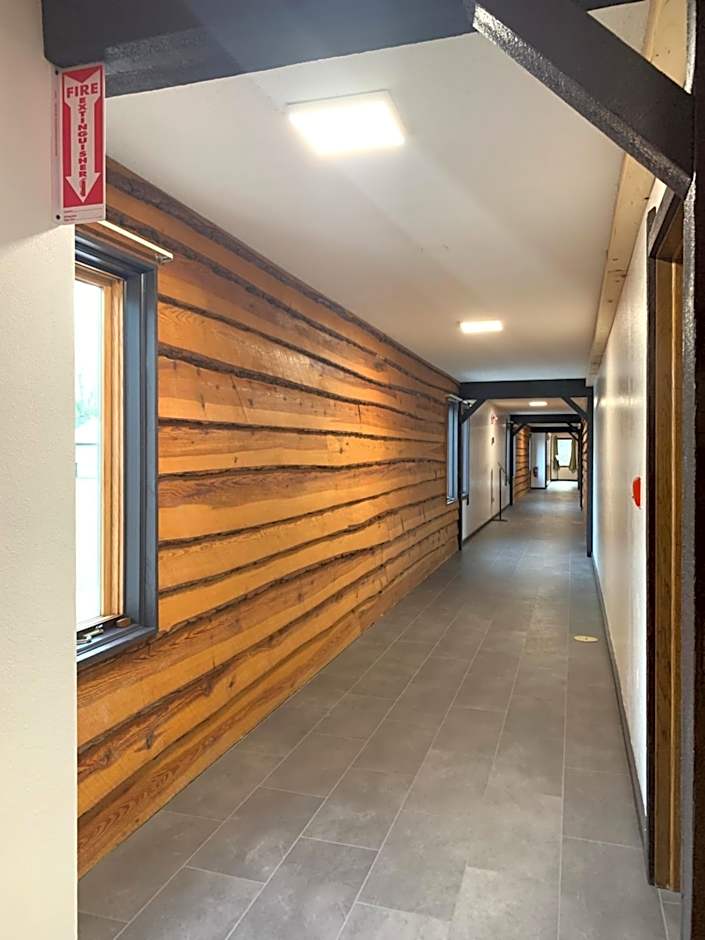 Bridge Inn Tomahawk -1st Floor, 2 Queen Size Bed, Walkout, River View