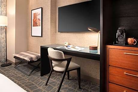 Guest room, 2 Queen, City view