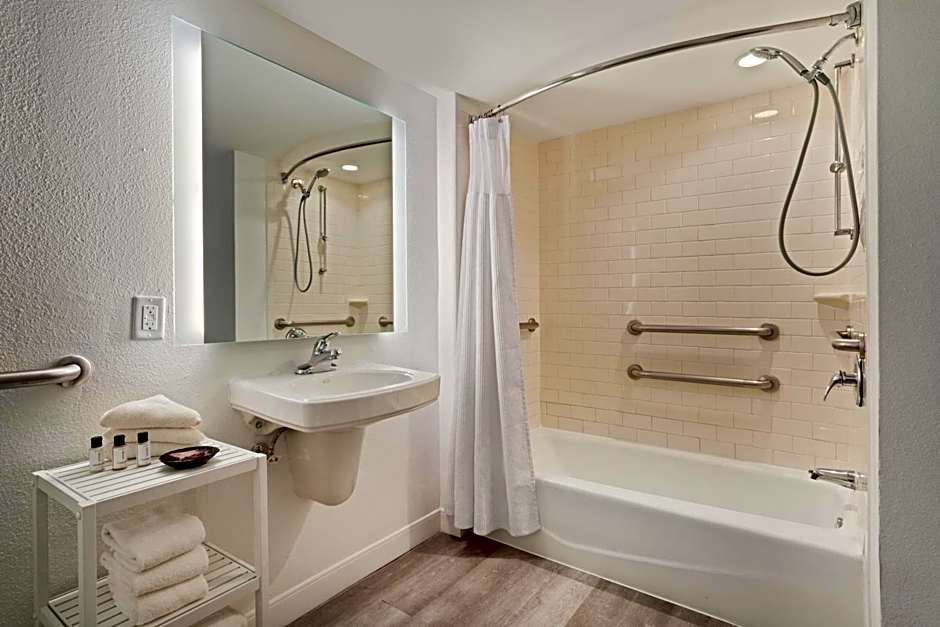 Crowne Plaza Melbourne-Oceanfront By IHG
