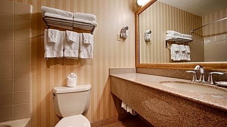 1 Queen Bed, Mobility Accessible, Communication Assistance, Bathtub, Non-Smoking, Full Breakfast