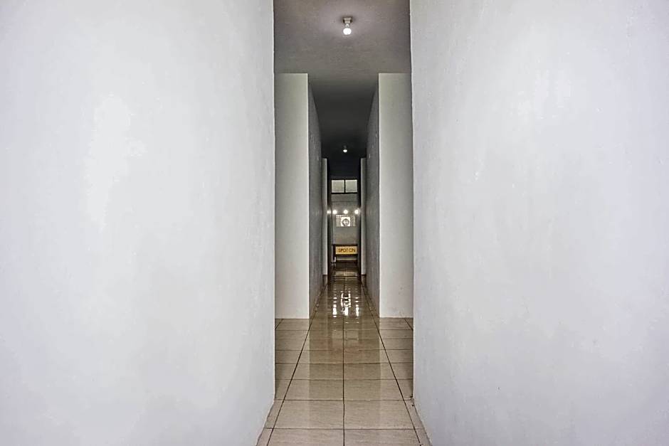 Hotel O Penginapan Permata Hijau Syariah Near Bukit Teletubbies