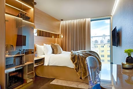 Deluxe Room (1 Queen Bed)