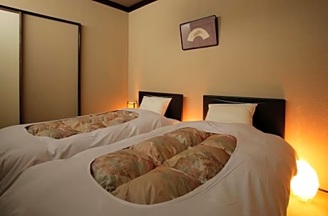 Basic Japanese-Style Twin Room with Open-Air Bath and street view