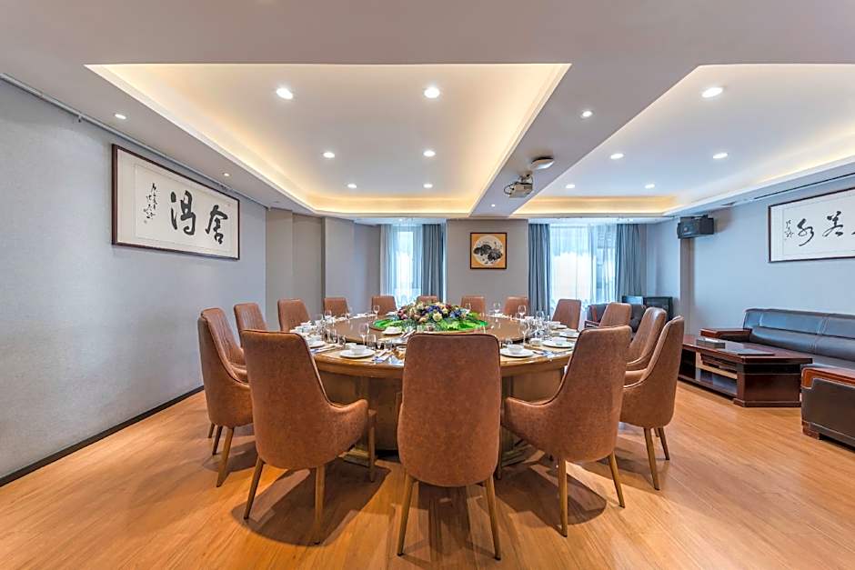 GEM Hotel Luoyang Longmen High Speed Railway Station Univerisity Town