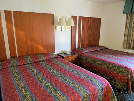 Queen Room with Two Queen Beds - Smoking