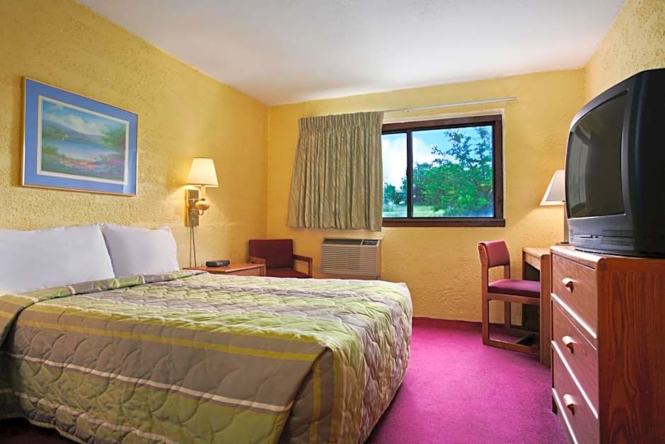 Motel 6-Eau Claire, WI