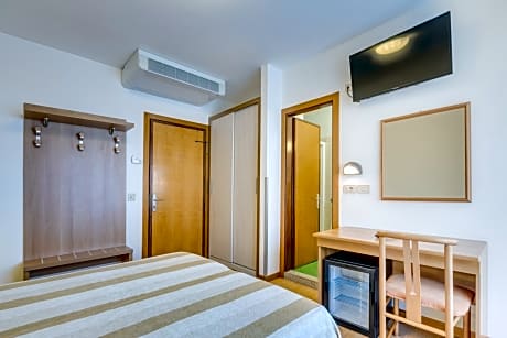 Double or Twin Room with Terrace