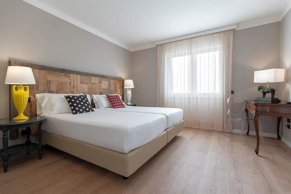 Photo 1 of 11 of Triple Room
