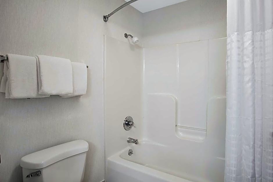 Baymont by Wyndham Freeport