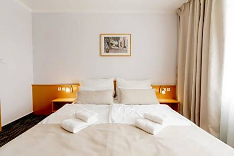 Standard Double Suite