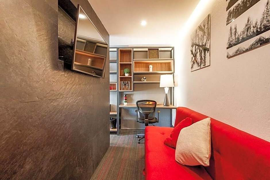 Ro Prime. Stylish & Comfortable With Jacuzzi & A/C