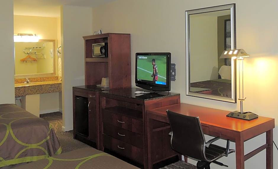 Super 8 by Wyndham Mifflinville Near Bloomsburg