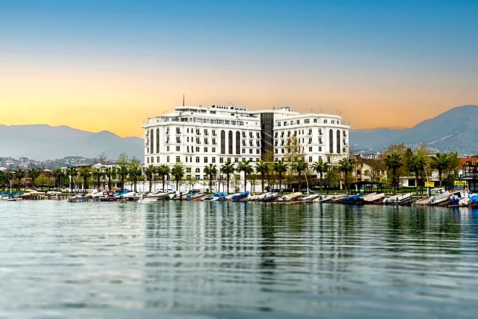 Wellborn Luxury Hotel