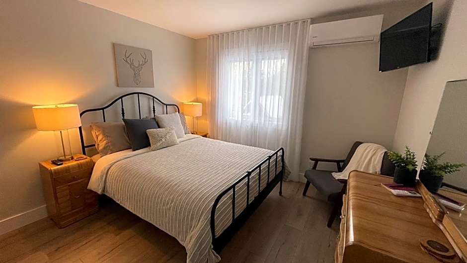 Photo 1 of 5 of 1 Queen Bed