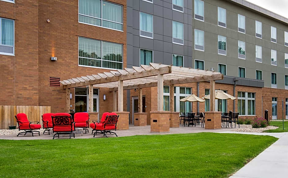 Holiday Inn Express and Suites Madison Central By IHG