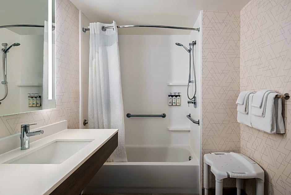 Holiday Inn Express & Suites Mobile West - I-10 By IHG