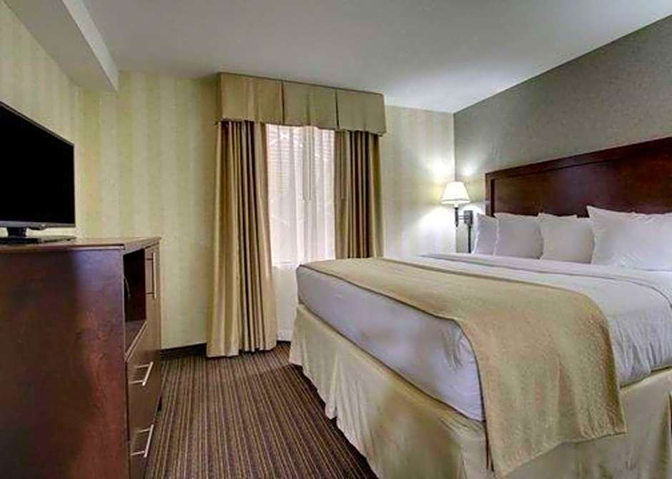 The Atrium Hotel on Third