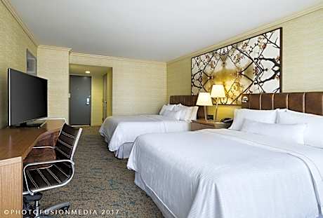 Traditional, Guest room, 2 Double (Mobility Accessible w/Roll-in Shower)