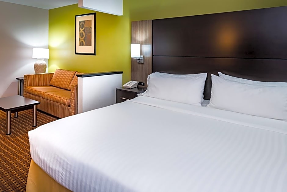 Holiday Inn Express Hotel & Suites Bucyrus