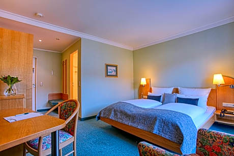 Deluxe Double Room with Bath - Disability Access