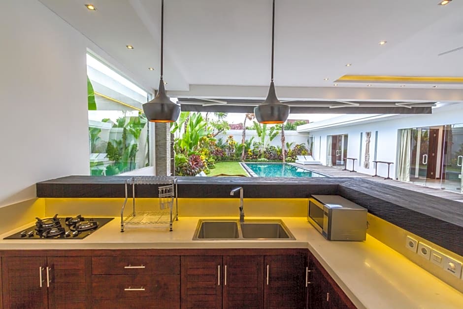 Villa Saha - Elegant 3-Bedroom in Seminyak