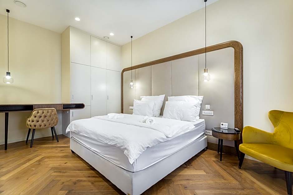 Budapest Eye- Boutique Suites, by BQA