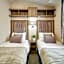 Lakeshore Lodge with Hot Tub