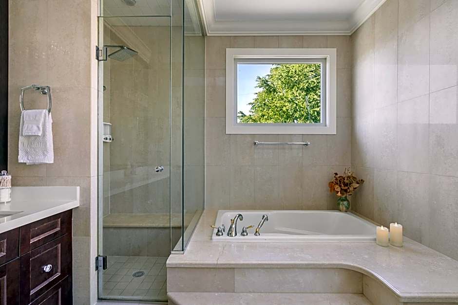 Luxurious Multi-Family Home in Vancouver West, 10 Mins Downtown