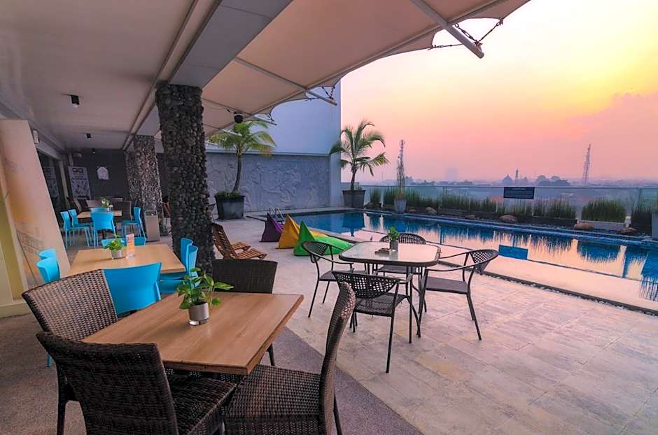 The Square Surabaya Hotel