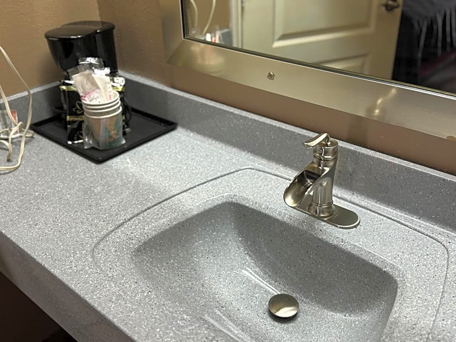 Los Fresnos Inn and Suites