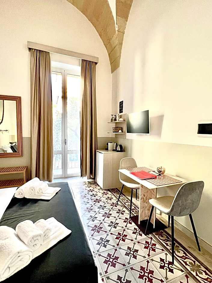 Eccelsoleccese Boutique B&B - steps from the Historic Center