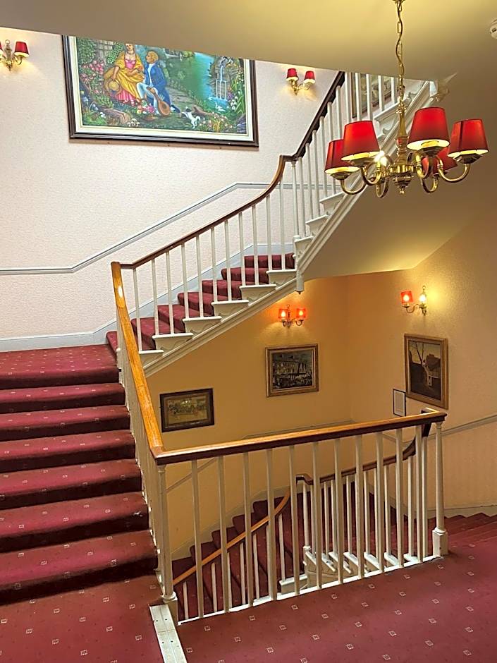 The Royal Victoria & Bull Hotel