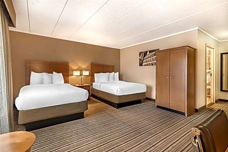 Accessible - 2 Double Mobility Accessible Roll In Shower Microwave Fridge Wi-Fi NSMK Full Breakfast