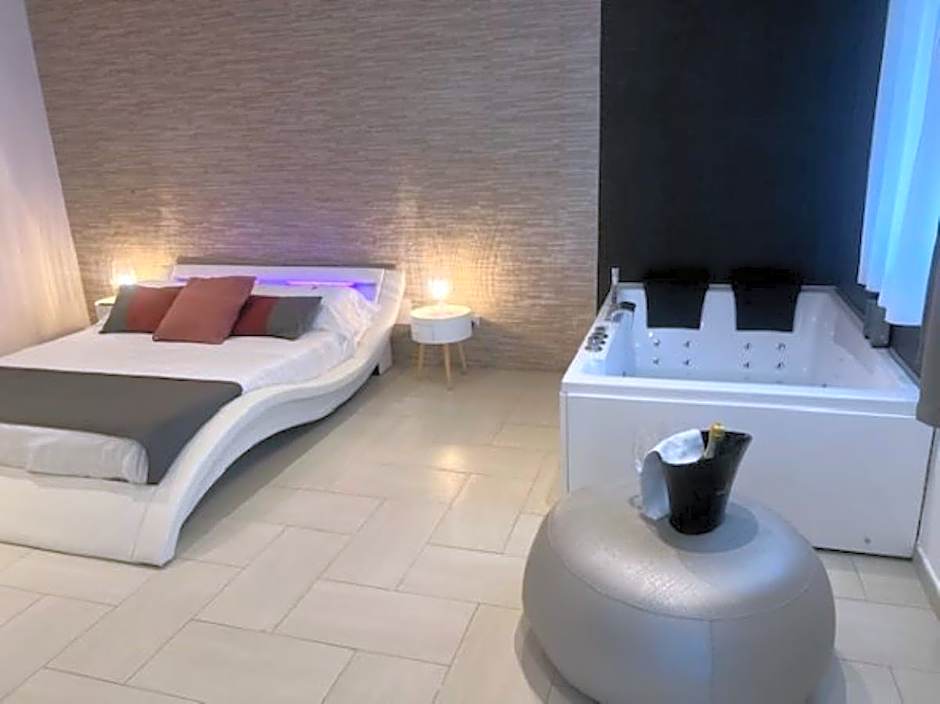 Photo 1 of 8 of Jetted Tub