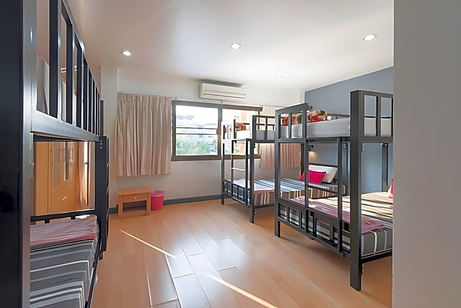 BaanSu Hostel