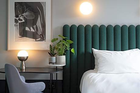 Deluxe King Room with City View