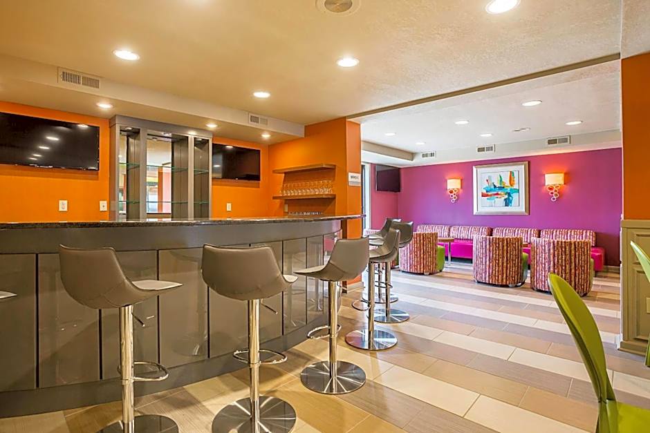 Clarion Inn & Suites Evansville Eastland Area